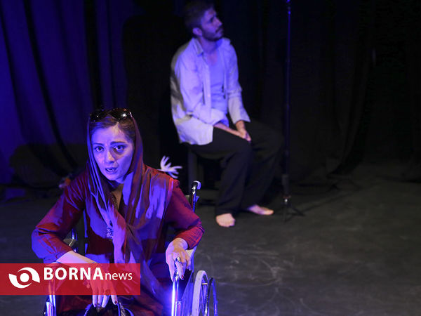 نمایش "اینجا همان جاست"