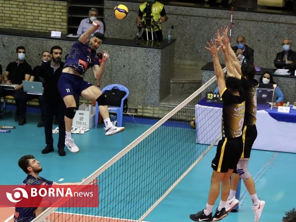 نیمه نهایی لیگ والیبال  ( فولاد سیرجان - سپاهان اصفهان )