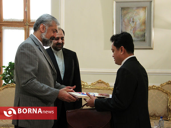 دریافت استوارنامه سفرای اسلوونی و کامبوج