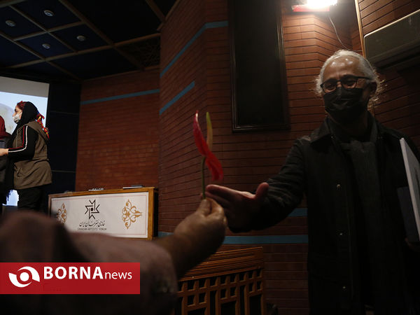 اهدا نشان  مانا و مانی انجمن هنرمندان نقاش ایران