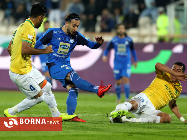 دیدار تیم های استقلال تهران - صنعت نفت آبادان