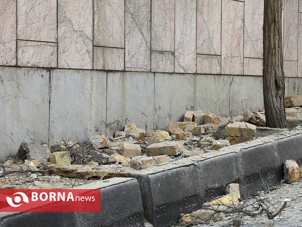 ریزش ساختمان در میدان هفت تیر تهران