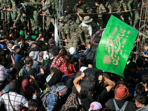 عبور زوار افغانستانی و پاکستانی از مرز شلمچه