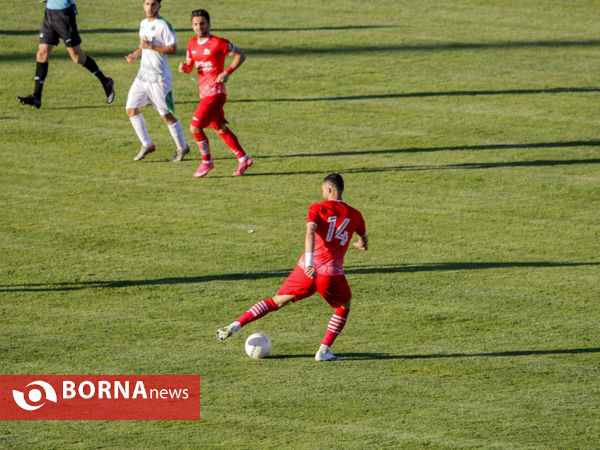 دیدار تیم های فوتبال آلومینیوم اراک-تراکتور سازی تبریز