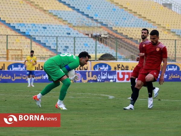 دیدار تیم های فوتبال صنعت نفت - پدیده