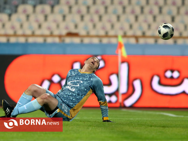 مسابقه فوتبال" یادبود انصاریان و میناوند"