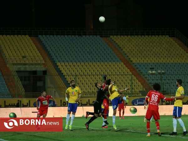 دیدار تیم های فوتبال صنعت نفت - پرسپولیس