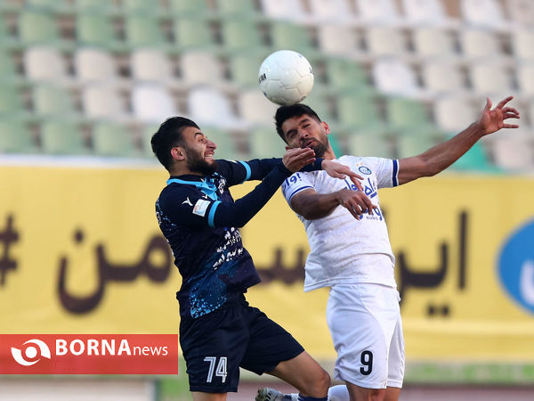 دیدار تیم های فوتبال پیکان - استقلال