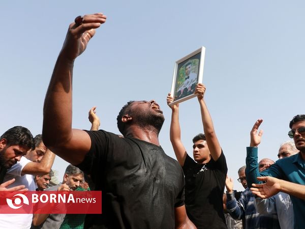 خاکسپاری جانباختگان متروپل در قطعه ورزشکاران بهشت رضای آبادان