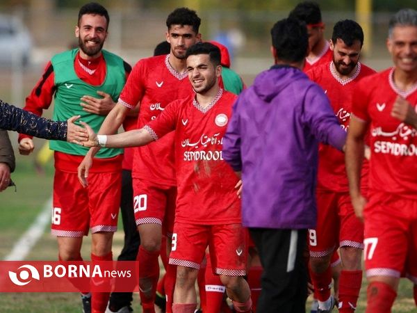 دیدار تیم های فوتبال سپیدرود رشت _ نفت و گاز گچساران