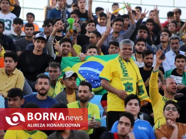 در حاشیه دیدار تیم های فوتبال صنعت نفت  - تراکتور