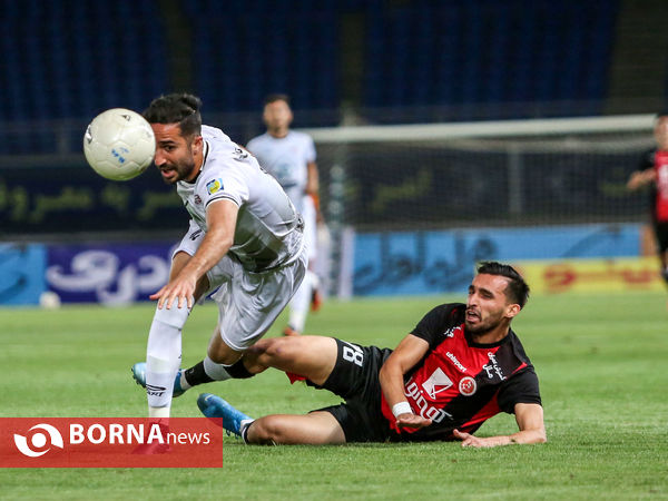 دیدار تیم های پدیده و تراکتورسازی