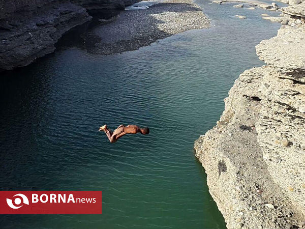مسابقات شیرجه از صخره در شهرستان دلگان