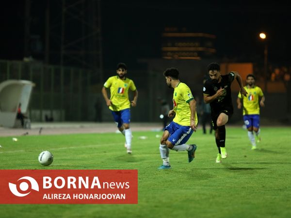 دیدار تیم های فوتبال صنعت نفت - سپاهان