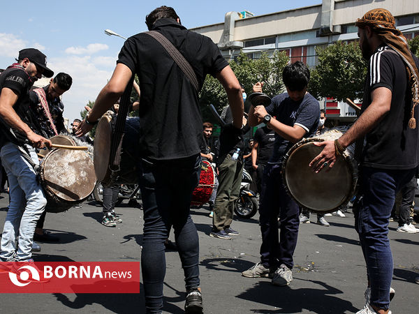 عزاداری روز تاسوعا در میدان 13 آبان