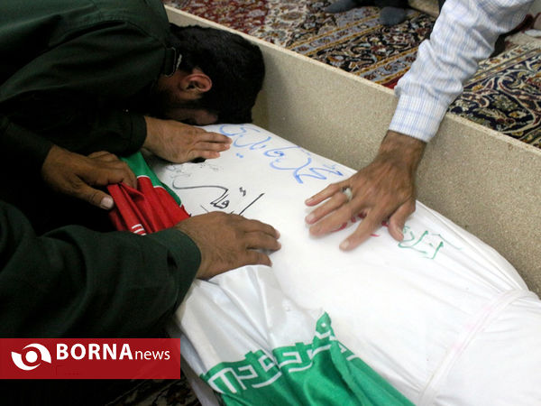 وداع خانواده شهید محمد قایدی با فرزندشان پس از 32 سال فراق