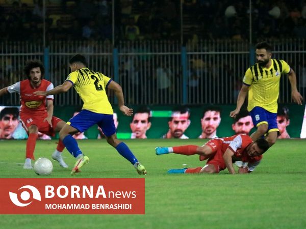 دیدار تیم های فوتبال نفت مسجدسلیمان - پرسپولیس