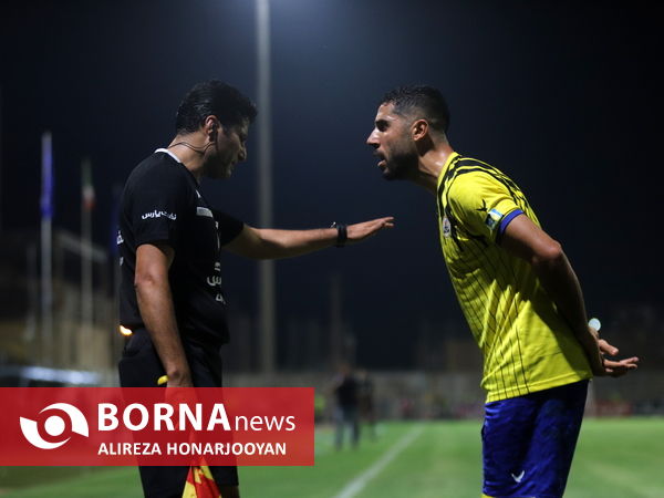 دیدار تیم های فوتبال نفت مسجدسلیمان - استقلال