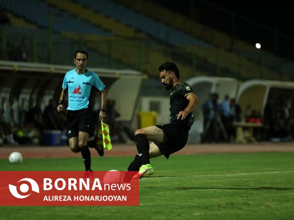 دیدار تیم های فوتبال صنعت نفت - سپاهان