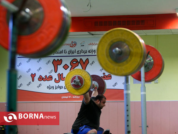 بازدید دکتر ولایتی از تمرین تیم ملی وزنه برداری
