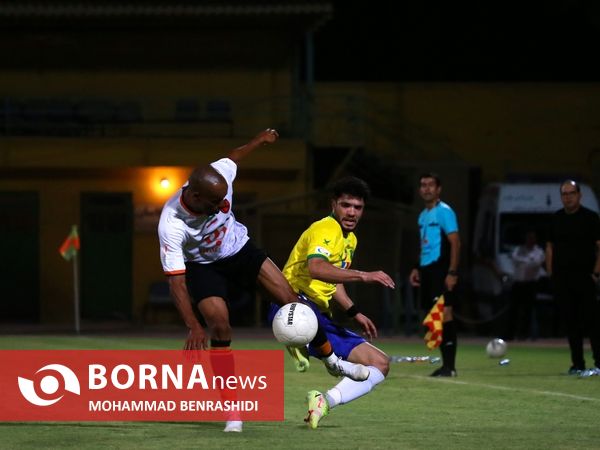 دیدار تیم های فوتبال صنعت نفت - مس رفسنجان