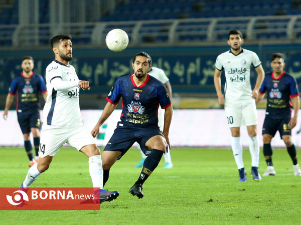 دیدار تیم های نساجی مازندران و استقلال تهران