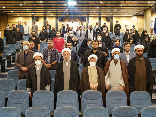رونمایی از مستند سینمایی «لباس کار» در شیراز