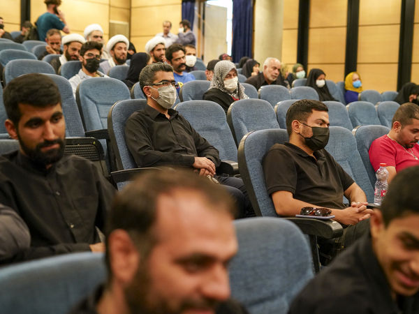 رونمایی از مستند سینمایی «لباس کار» در شیراز