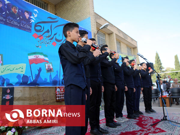 دیدار نماینده ولی فقیه در فارس با همکلاسی های دانش آموز شهید ترور شاهچراغ(ع)