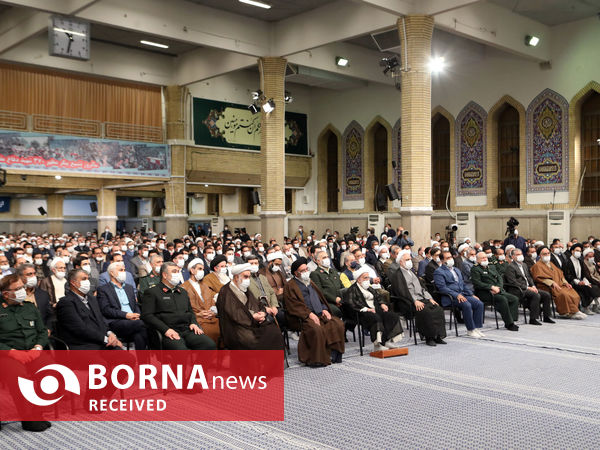 دیدار صدها نفر از مردم استان اصفهان با مقام معظم رهبری