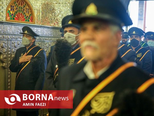 برافراشتن پرچم عزای حسینی در حرم شاهچراغ(ع)