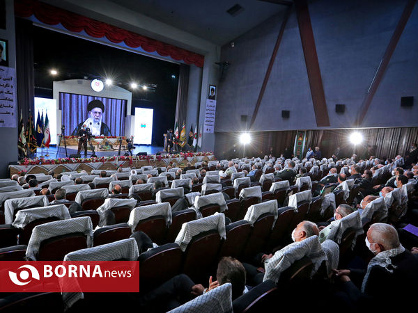 ارتباط تلویزیونی مقام معظم رهبری با پیشکسوتان دفاع مقدس