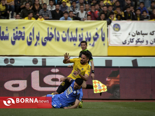 دیدار تیم های فوتبال سپاهان و استقلال