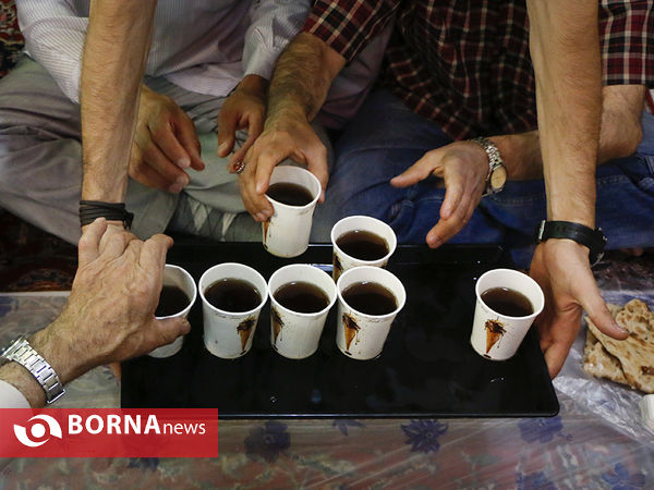 ضیافت افطار در مسجد جامع نیاوران