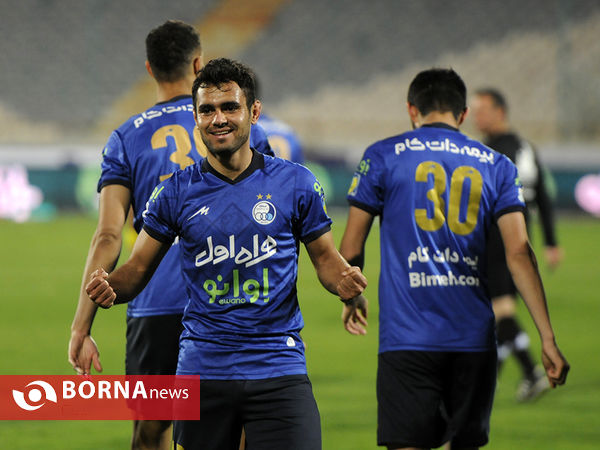 دیدار تیم های فوتبال استقلال - فجرسپاسی