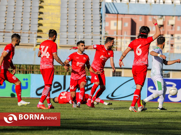 دیدار تیم های فوتبال آلومینیوم اراک-تراکتور سازی تبریز