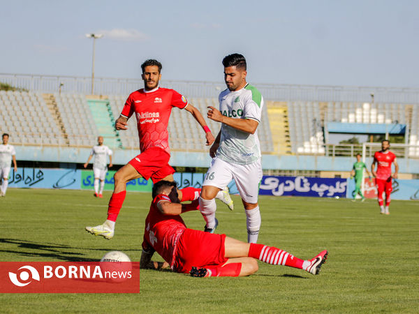 دیدار تیم های فوتبال آلومینیوم اراک-تراکتور سازی تبریز