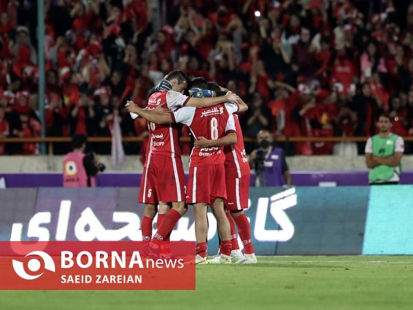 دیدار تیم های فوتبال پرسپولیس - صنعت نفت