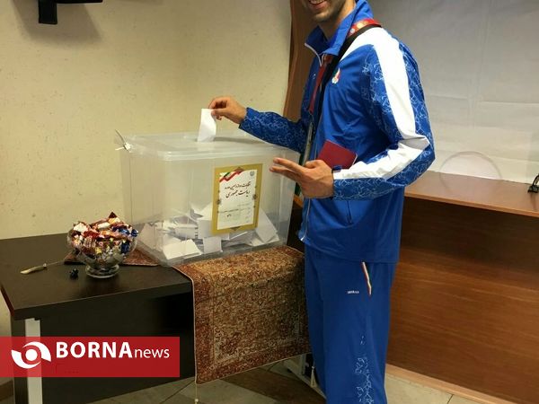 حضور ورزشکاران پای صندوق اخذ رای در باکو