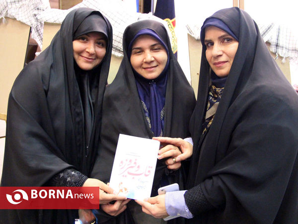 رونمایی از  کتاب های دفاع مقدس در شیراز