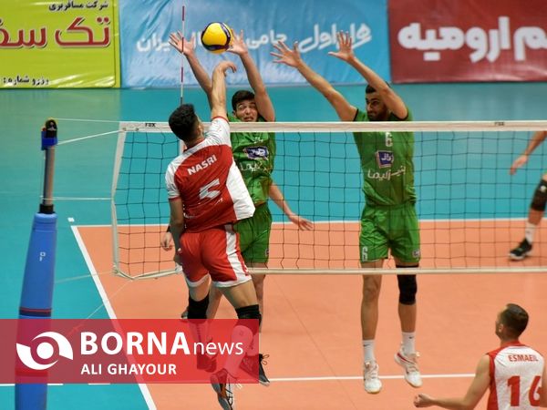 دیدار تیم های والیبال شهرداری ارومیه - لبنیات هراز آمل
