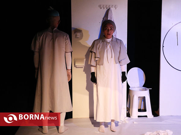 نمایش "تنها خدا حق دارد بیدارم کند"