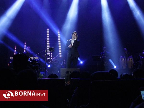 اجرای محسن یگانه در سی و یکمین جشنواره موسیقی فجر