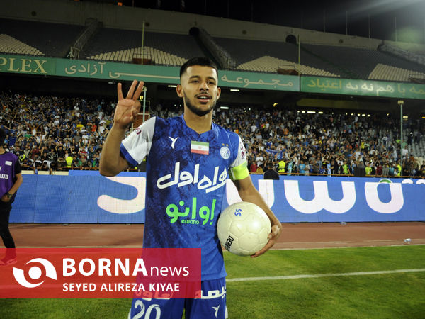 دیدار تیم های فوتبال استقلال 7 تراکتور 1