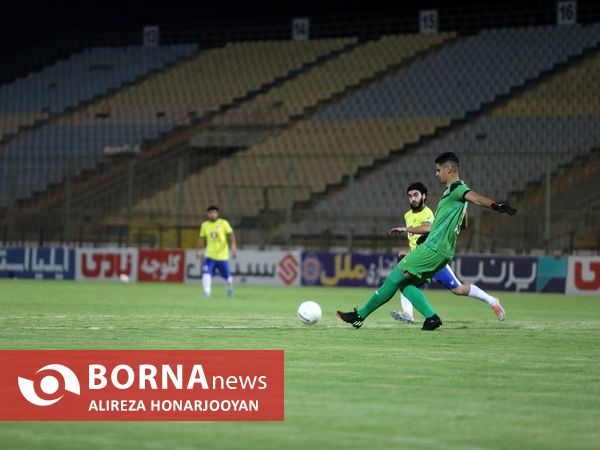 دیدار تیم های فوتبال صنعت نفت - سپاهان