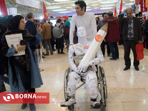 در حاشیه نمایشگاه مطبوعات