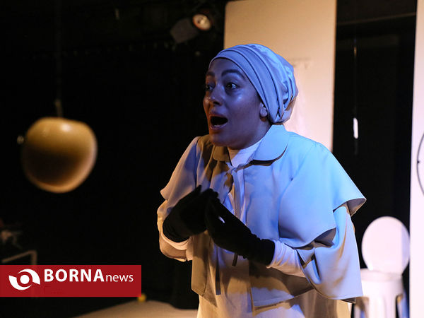 نمایش "تنها خدا حق دارد بیدارم کند"