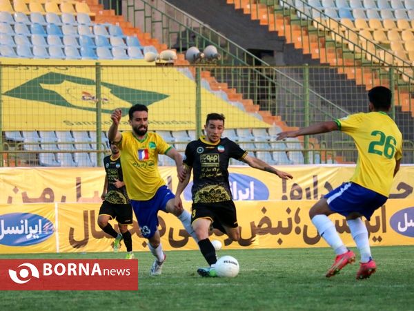 دیدار تیم های فوتبال صنعت نفت - سپاهان