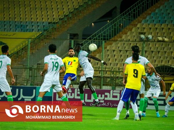 دیدار تیم های فوتبال صنعت نفت - آلومینیوم
