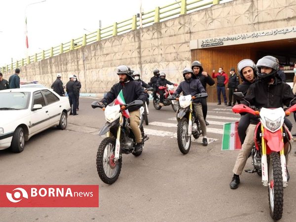 مراسم گلباران گلزار شهدای رشت به مناسبت آغاز دهه فجر